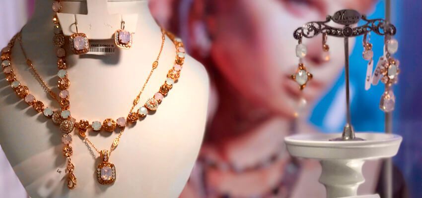 BIJU-URI? Yes please, dar  BIJUTERII ROXANNE’S